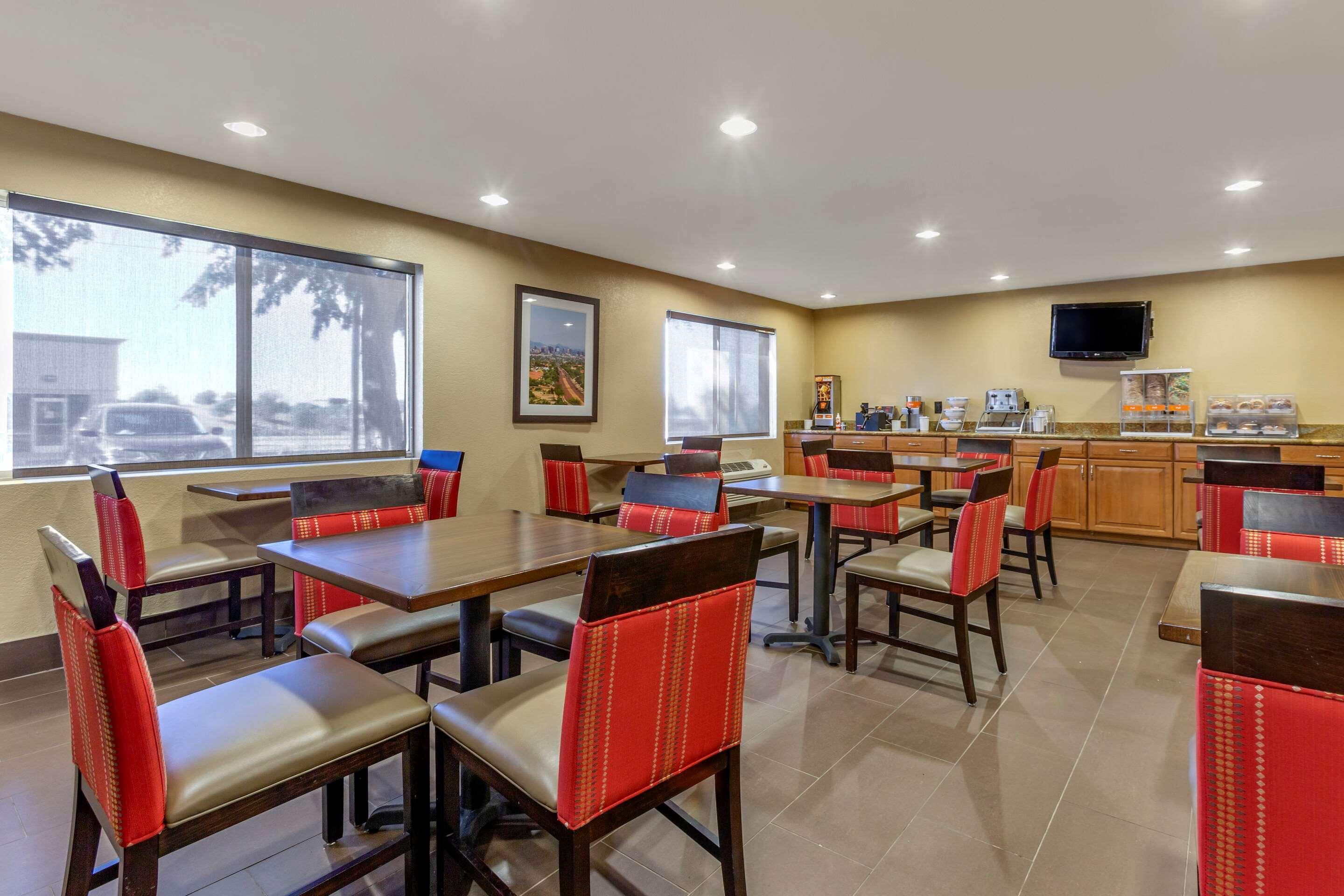 Comfort Inn & Suites Phoenix North - Deer Valley Exterior foto